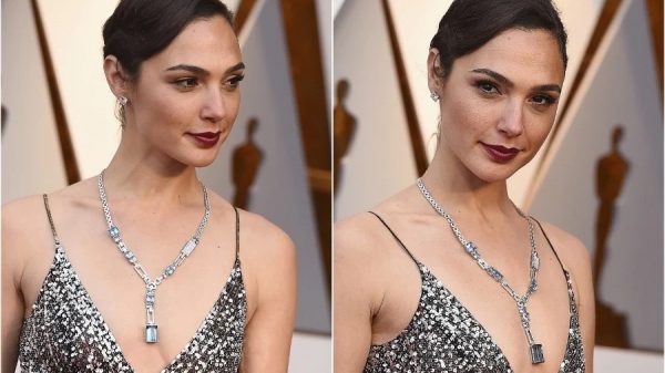 The Most Memorable Red Carpet Jewelry 8