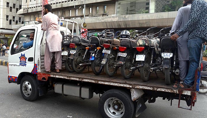 Charged parking fees, Karachi