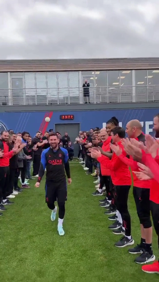 GUESS WHOS MBAP Fans spot Mbappes brother Ethan giving Messi ‘death stare as he receives guard of honour from PSG team mates 3