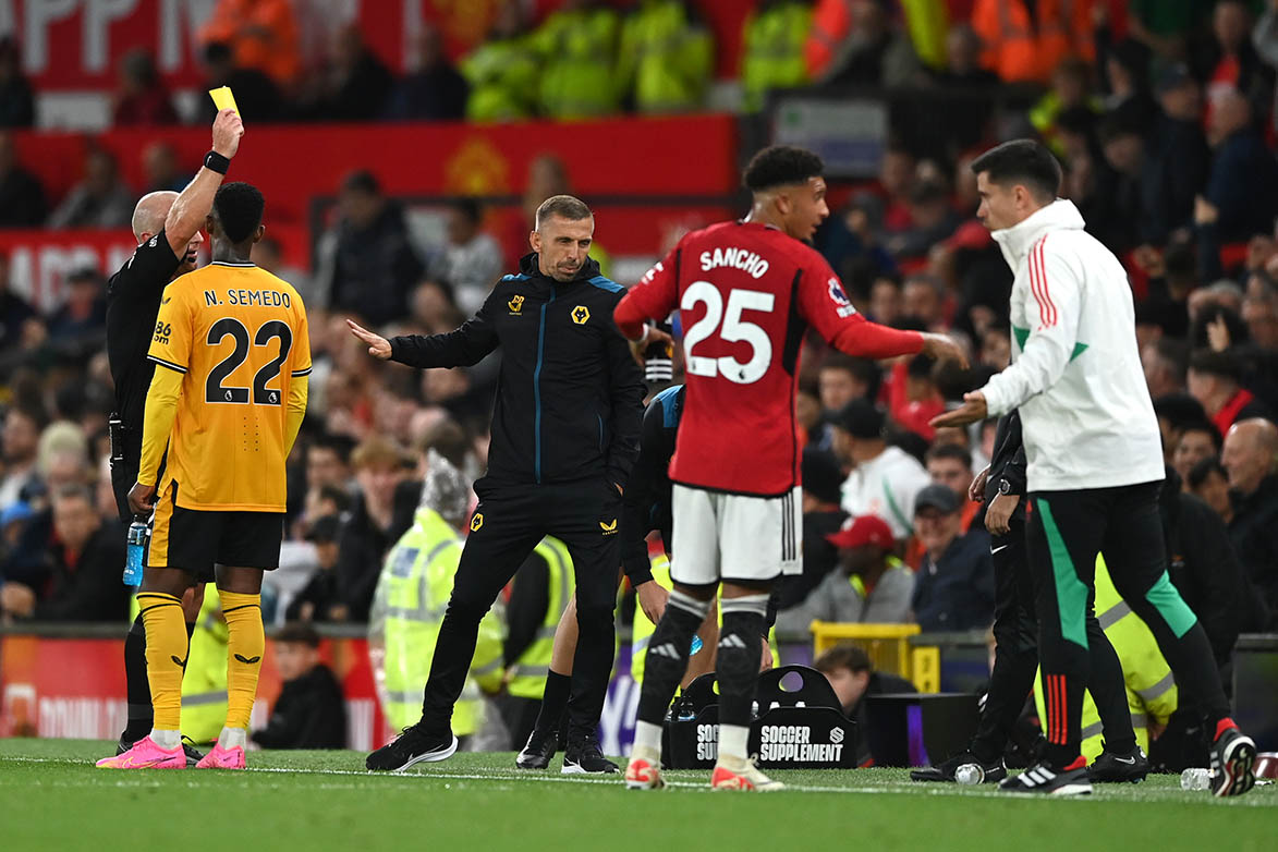 Wolves vs. Manchester United, Controversial penalty decision, Wolves' frustration, Manchester United victory, VAR intervention,