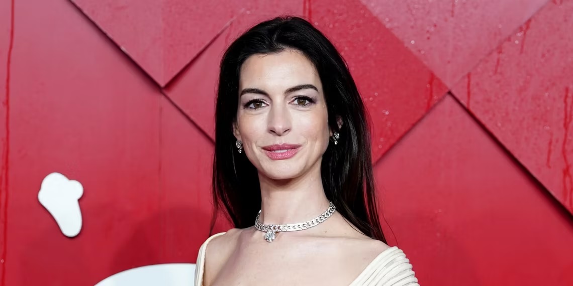 Anne Hathaway Causes Concern After Leaving An Interview With No Warning Amid Emergency