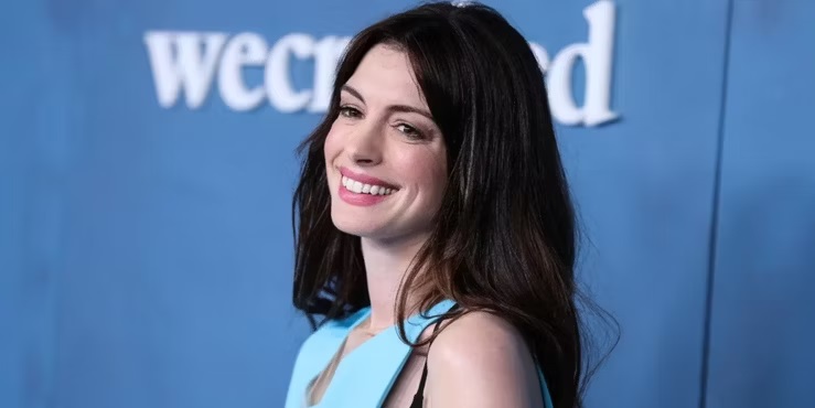 Anne Hathaway Causes Concern After Leaving An Interview With No Warning Amid Emergency