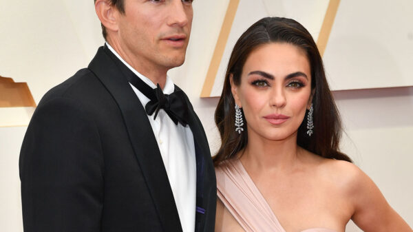 Ashton-Kutcher-and-Mila-Kunis-94th-Annual-Academy-Awards