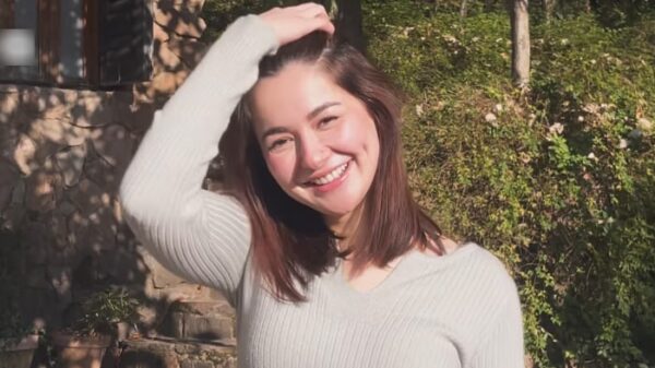 Hania Aamir leaves fans in awe with sun-kissed picture