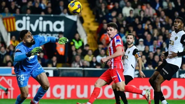 Atletico surrender lead but fight back to 4-4 draw against Barcelona
