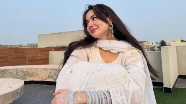 Hania Aamir, Hania Aamir 2025 reflection, Hania Aamir Instagram post, Hania Aamir grief and panic, Pakistani actor Hania Aamir, Hania Aamir resilience, Meri Zindagi Hai Tu, Bilal Abbas Khan