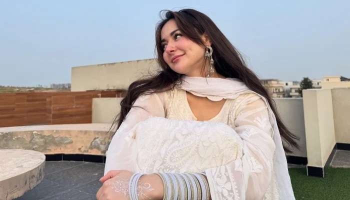 Hania Aamir, Hania Aamir 2025 reflection, Hania Aamir Instagram post, Hania Aamir grief and panic, Pakistani actor Hania Aamir, Hania Aamir resilience, Meri Zindagi Hai Tu, Bilal Abbas Khan